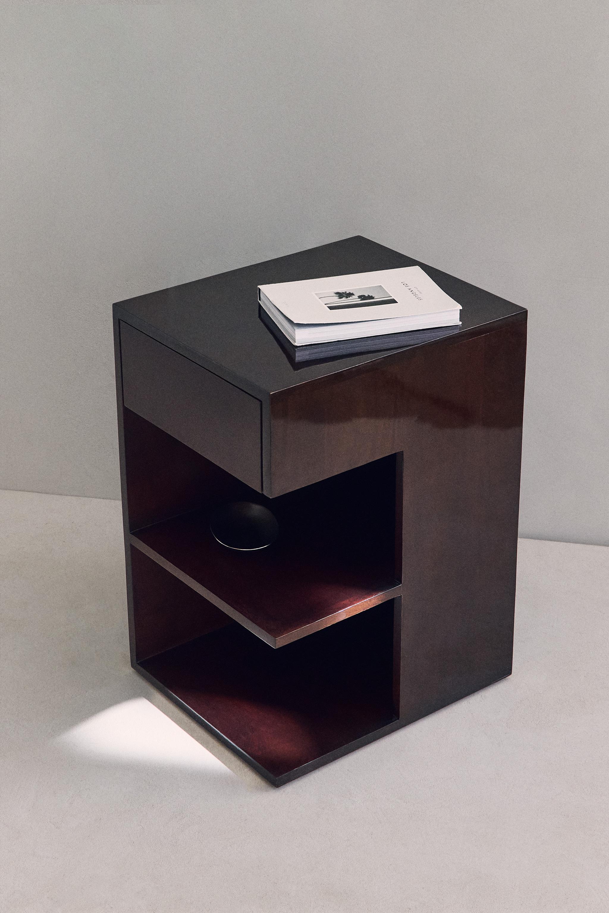 LACQUERED MANGO WOOD SIDE TABLE